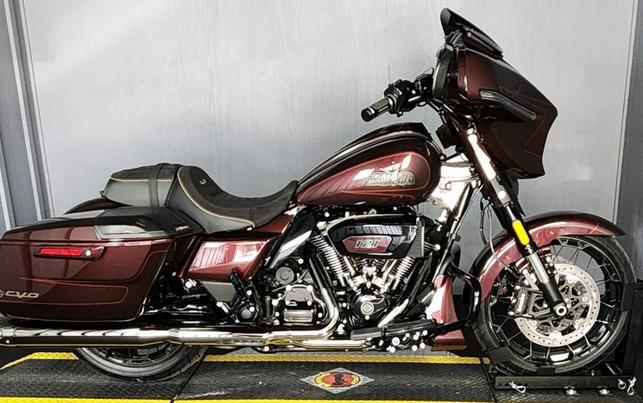 2024 Harley-Davidson CVO™ Street Glide® FLHXSE COPPERHEAD W/ PINSTRIPE