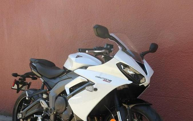 2025 Triumph Daytona 660 Snowdonia White/Sapphire Black