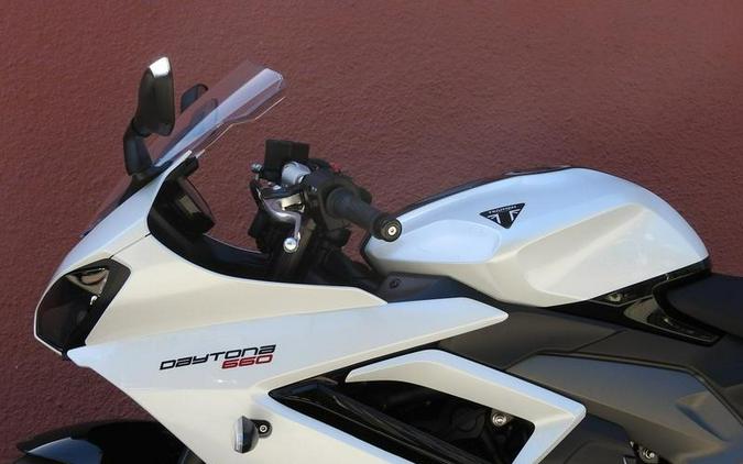 2025 Triumph Daytona 660 Snowdonia White/Sapphire Black