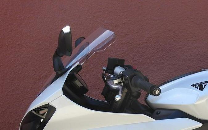 2025 Triumph Daytona 660 Snowdonia White/Sapphire Black