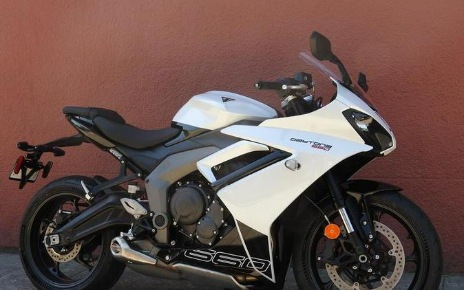 2025 Triumph Daytona 660 Snowdonia White/Sapphire Black