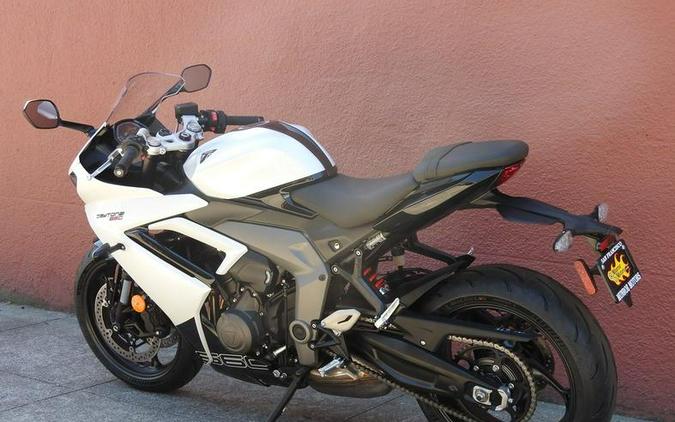 2025 Triumph Daytona 660 Snowdonia White/Sapphire Black