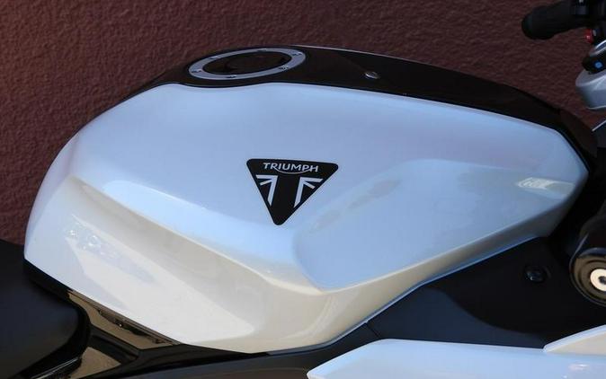 2025 Triumph Daytona 660 Snowdonia White/Sapphire Black