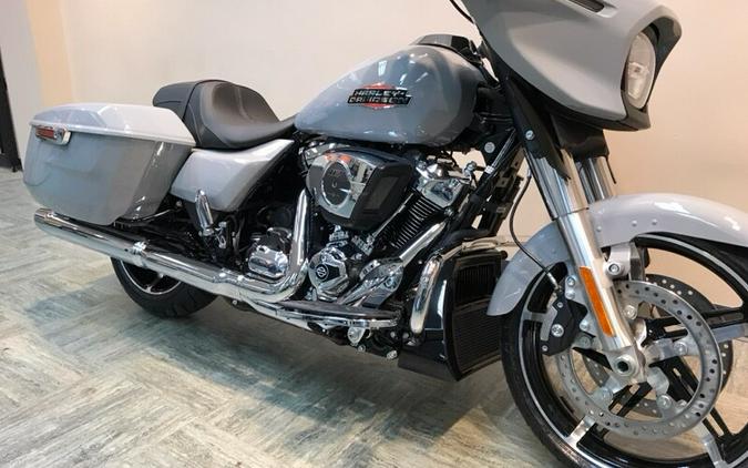 2024 Harley-Davidson® Street Glide® Billiard Gray