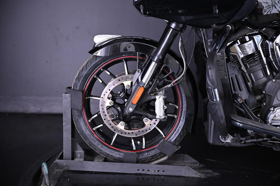 2021 Indian Motorcycle® Challenger® Limited Thunder Black Pearl