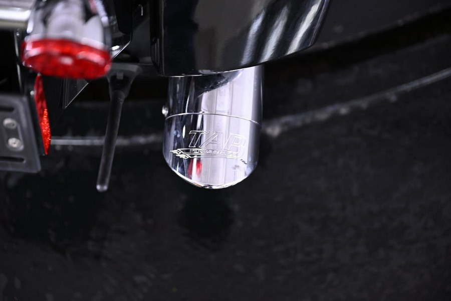 2021 Indian Motorcycle® Challenger® Limited Thunder Black Pearl