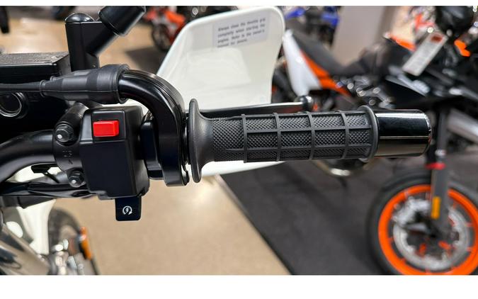 2025 DR650S - Suzuki