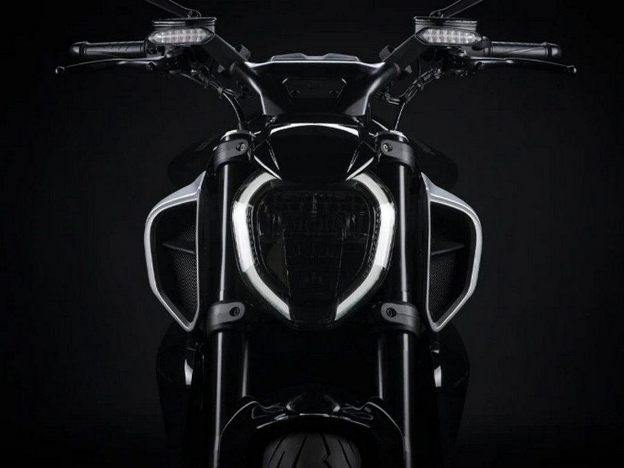 2024 Ducati Diavel V4 Black