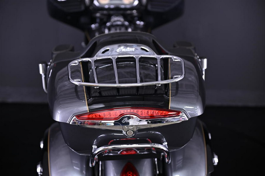 2016 Indian Motorcycle® Roadmaster® Steel Gray and Thunder Black