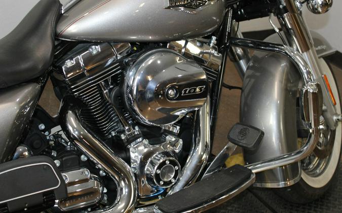 Harley-Davidson® Road King® 2016 Billet Silver