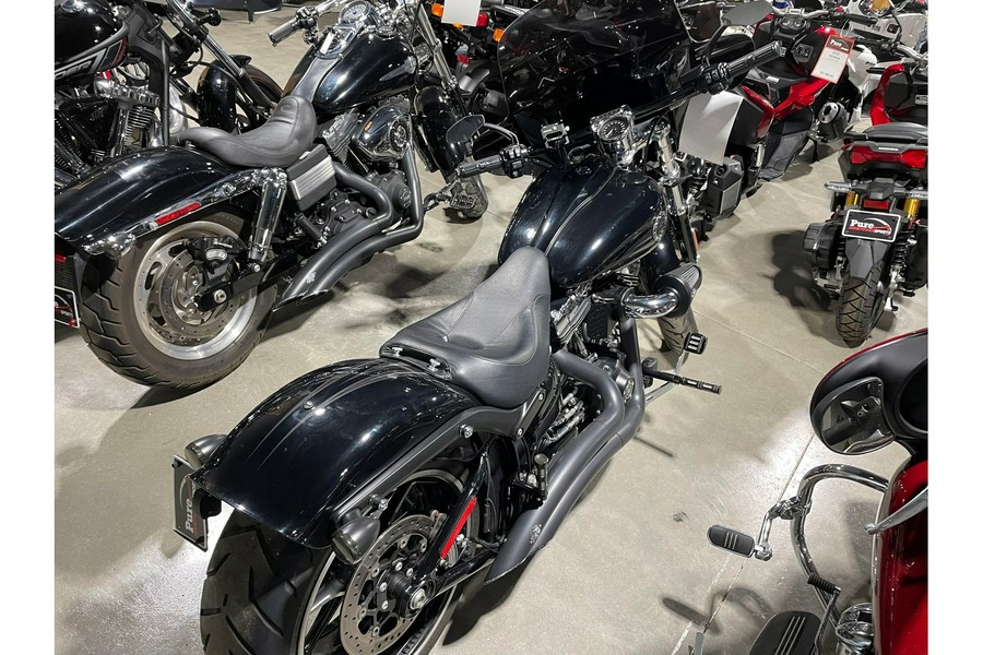 2016 Harley-Davidson® Softail Breakout®