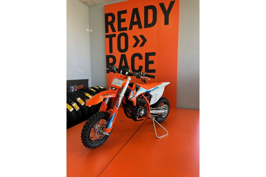 2024 KTM SX-E 3