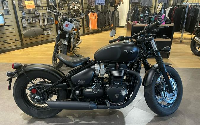 2019 Indian Scout Bobber vs. Triumph Bonneville Bobber Black: Comparison Review