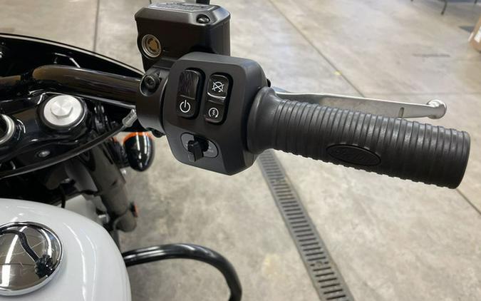 2022 Indian Super Chief ABS Pearl White