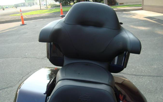 2025 Harley-Davidson® Street Glide® Ultra Mystic Shift - Black Finish