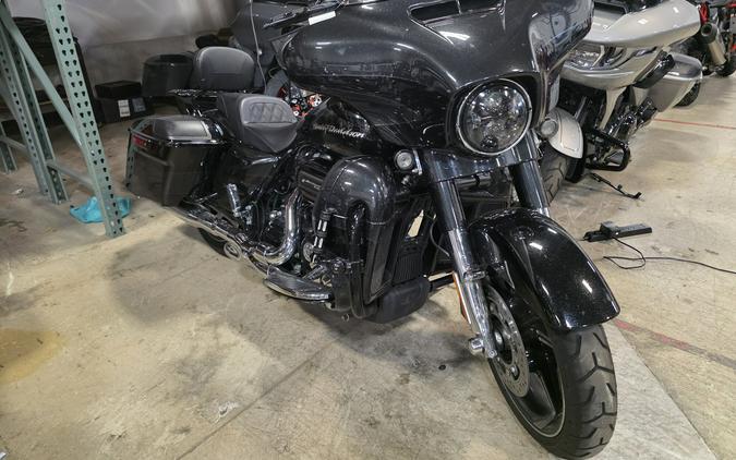 FLHXSE 2017 CVO Street Glide