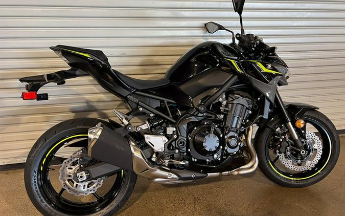 2024 Kawasaki Z900 ABS Metallic Spark Black/Metallic Matte Dark