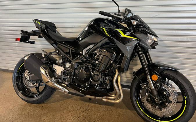 2024 Kawasaki Z900 ABS Metallic Spark Black/Metallic Matte Dark