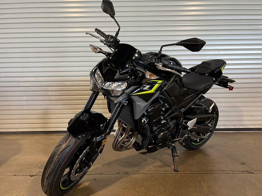 2024 Kawasaki Z900 ABS Metallic Spark Black/Metallic Matte Dark