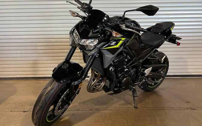 2024 Kawasaki Z900 ABS Metallic Spark Black/Metallic Matte Dark