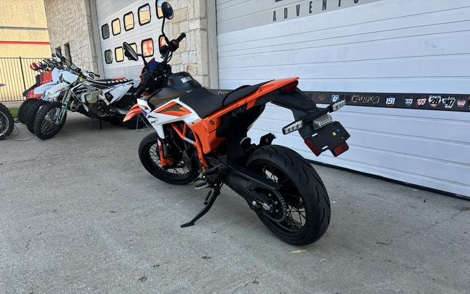 2026 KTM 390 SMC R
