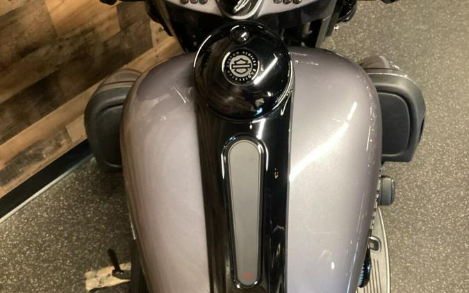 2020 Harley-Davidson CVO™ Limited Smoky Gray & Stormcloud FLHTKSE