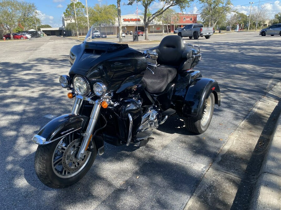 2022 Harley-Davidson® Tri Glide® Ultra FLHTCUTG