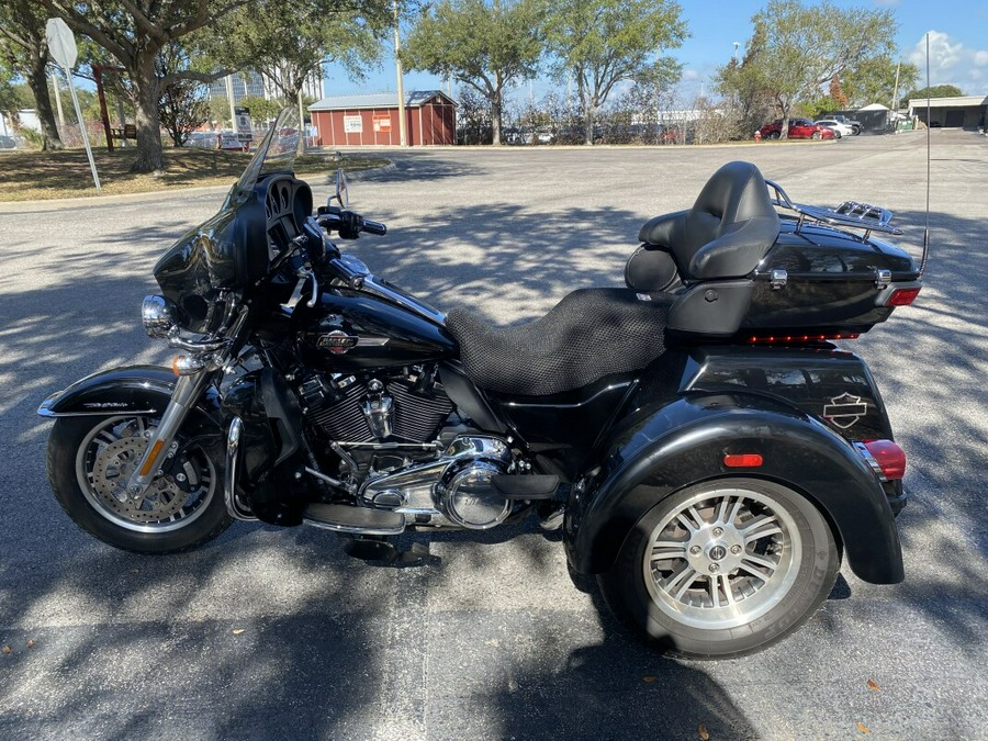 2022 Harley-Davidson® Tri Glide® Ultra FLHTCUTG