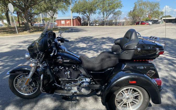 2022 Harley-Davidson® Tri Glide® Ultra FLHTCUTG