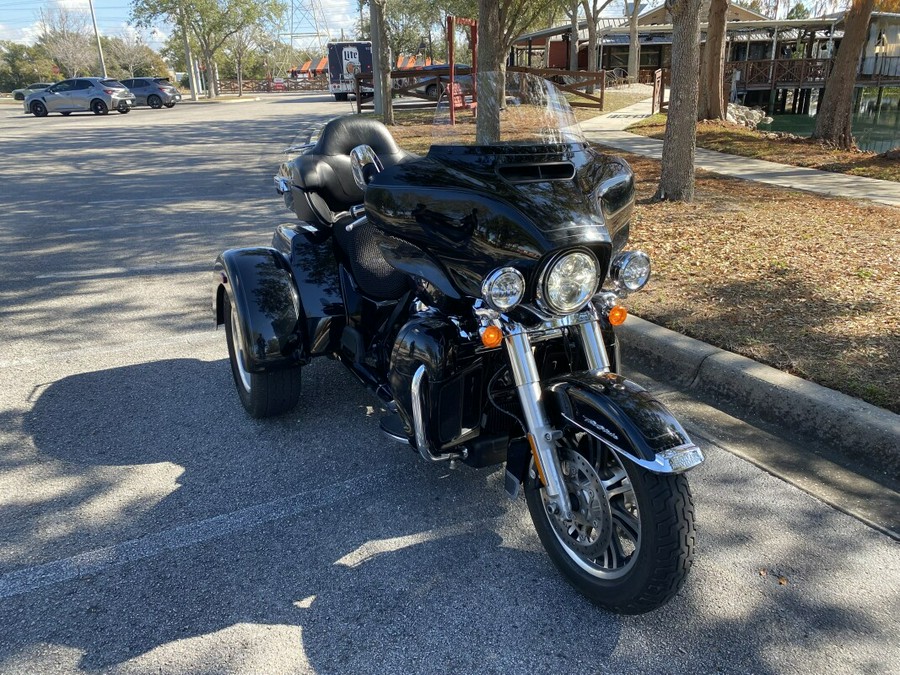 2022 Harley-Davidson® Tri Glide® Ultra FLHTCUTG