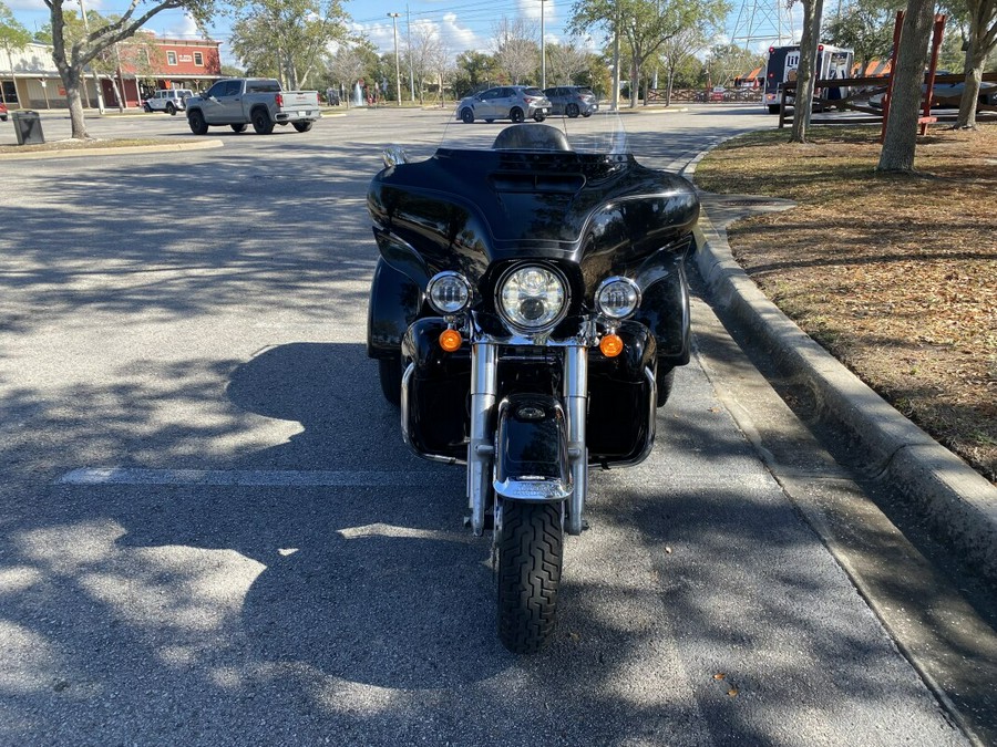 2022 Harley-Davidson® Tri Glide® Ultra FLHTCUTG