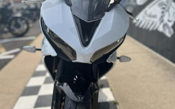 2025 Triumph Daytona 660 Snowdonia White/Sapphire Black