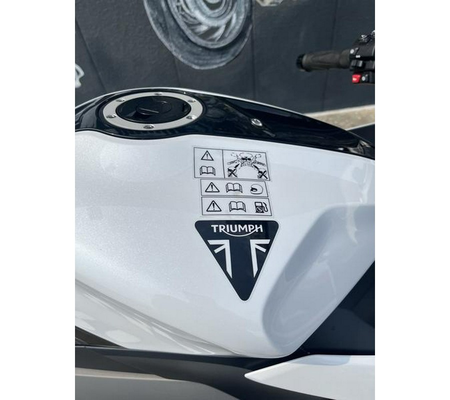 2025 Triumph Daytona 660 Snowdonia White/Sapphire Black