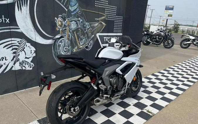 2025 Triumph Daytona 660 Snowdonia White/Sapphire Black