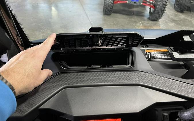 2026 Can-Am® 0009FTG00 DEFENDER