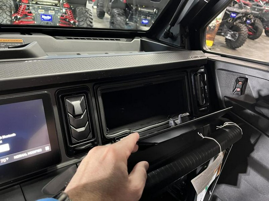 2026 Can-Am® 0009FTG00 DEFENDER