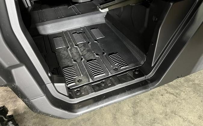 2026 Can-Am® 0009FTG00 DEFENDER