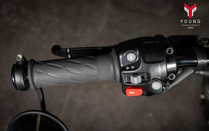 2025 Triumph Bonneville Bobber TFC Phantom Black/Marble Gold