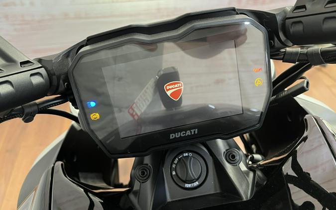 2025 Ducati DIAVEL V4