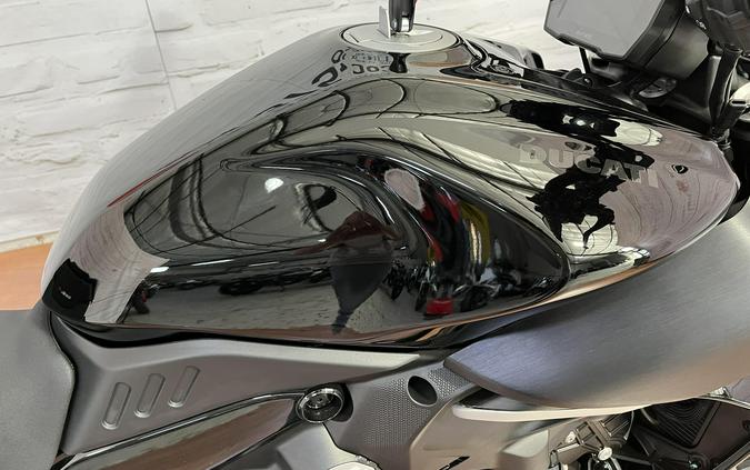 2025 Ducati DIAVEL V4