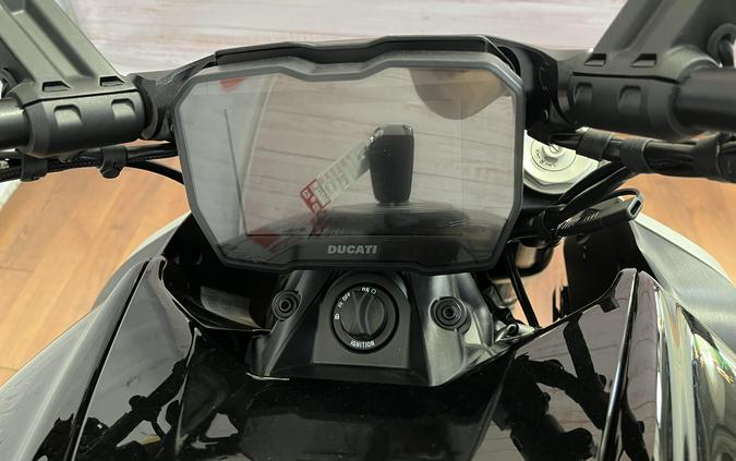 2025 Ducati DIAVEL V4