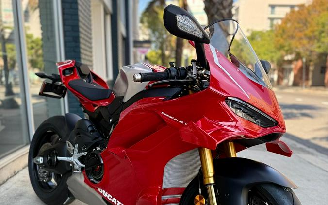 2027 Ducati PANIGALE V4R