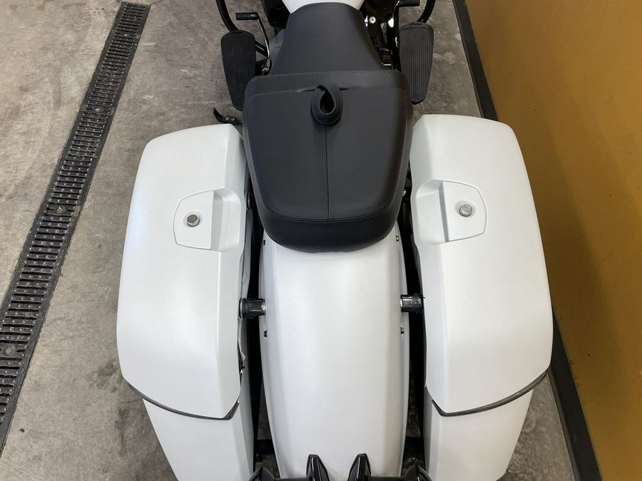 2021 Indian Motorcycle® Challenger® Dark Horse White Smoke