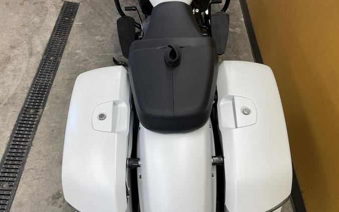 2021 Indian Motorcycle® Challenger® Dark Horse White Smoke