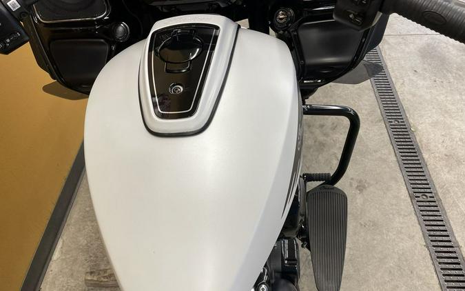 2021 Indian Motorcycle® Challenger® Dark Horse White Smoke