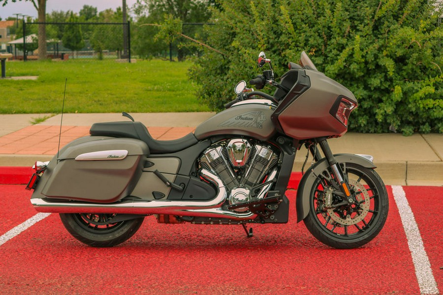 2025 Indian Motorcycle® Challenger® Heavy Metal Smoke