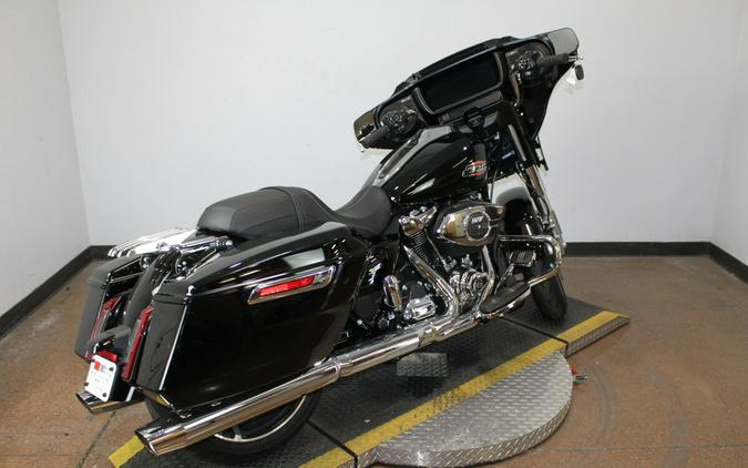 Harley-Davidson® Street Glide® 2025 Vivid Black