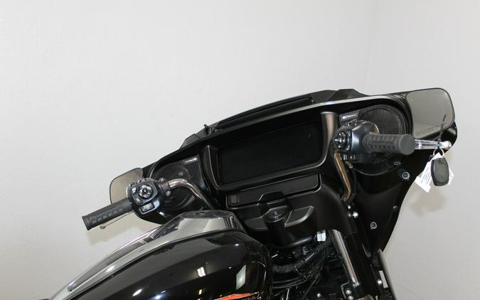 Harley-Davidson® Street Glide® 2025 Vivid Black