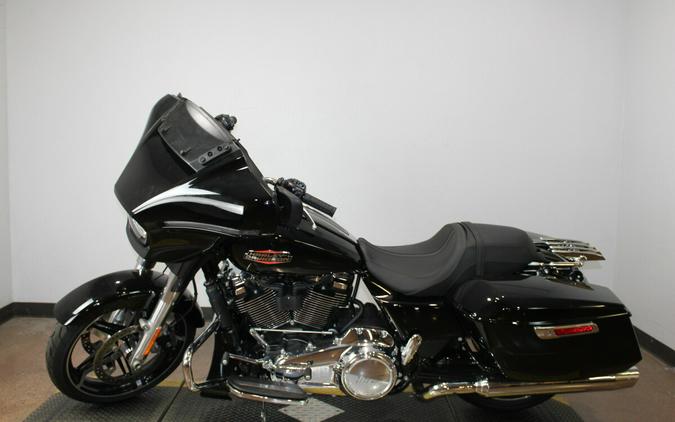 Harley-Davidson® Street Glide® 2025 Vivid Black