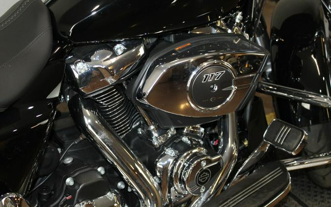 Harley-Davidson® Street Glide® 2025 Vivid Black